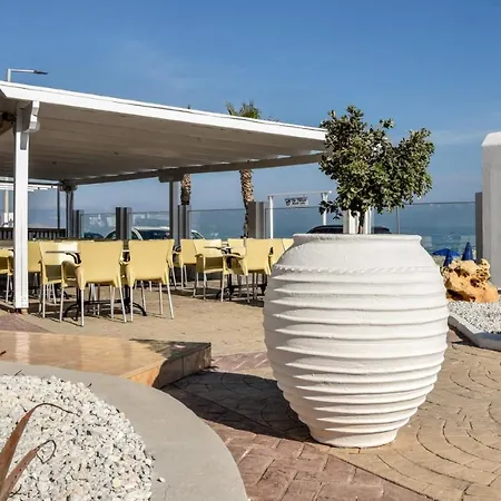 Yria Hotel